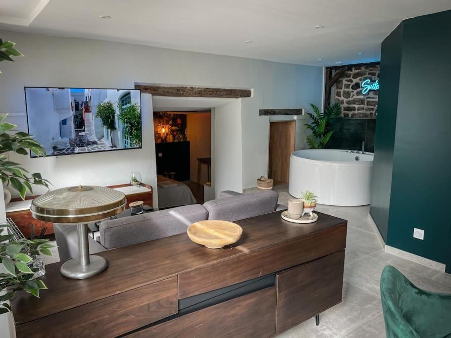 Suite Luxueuse Jacuzzi Suite Amantis By Noma Saint-Chamond Exterior photo