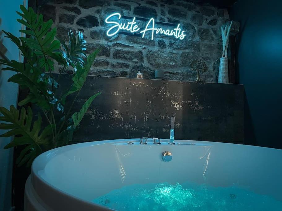 Suite Luxueuse Jacuzzi Suite Amantis By Noma Saint-Chamond Exterior photo